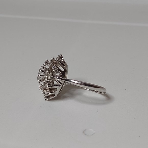 Size 7.75 Pretty Electroplated Ring With Clear Stones - Picture 5 of 10